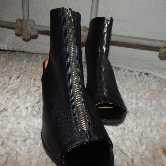 Report Heels - Picture 2 of 2